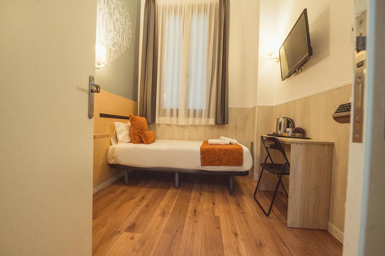 Hostal Live Natura Barcelona (Adults Only) Exterior photo