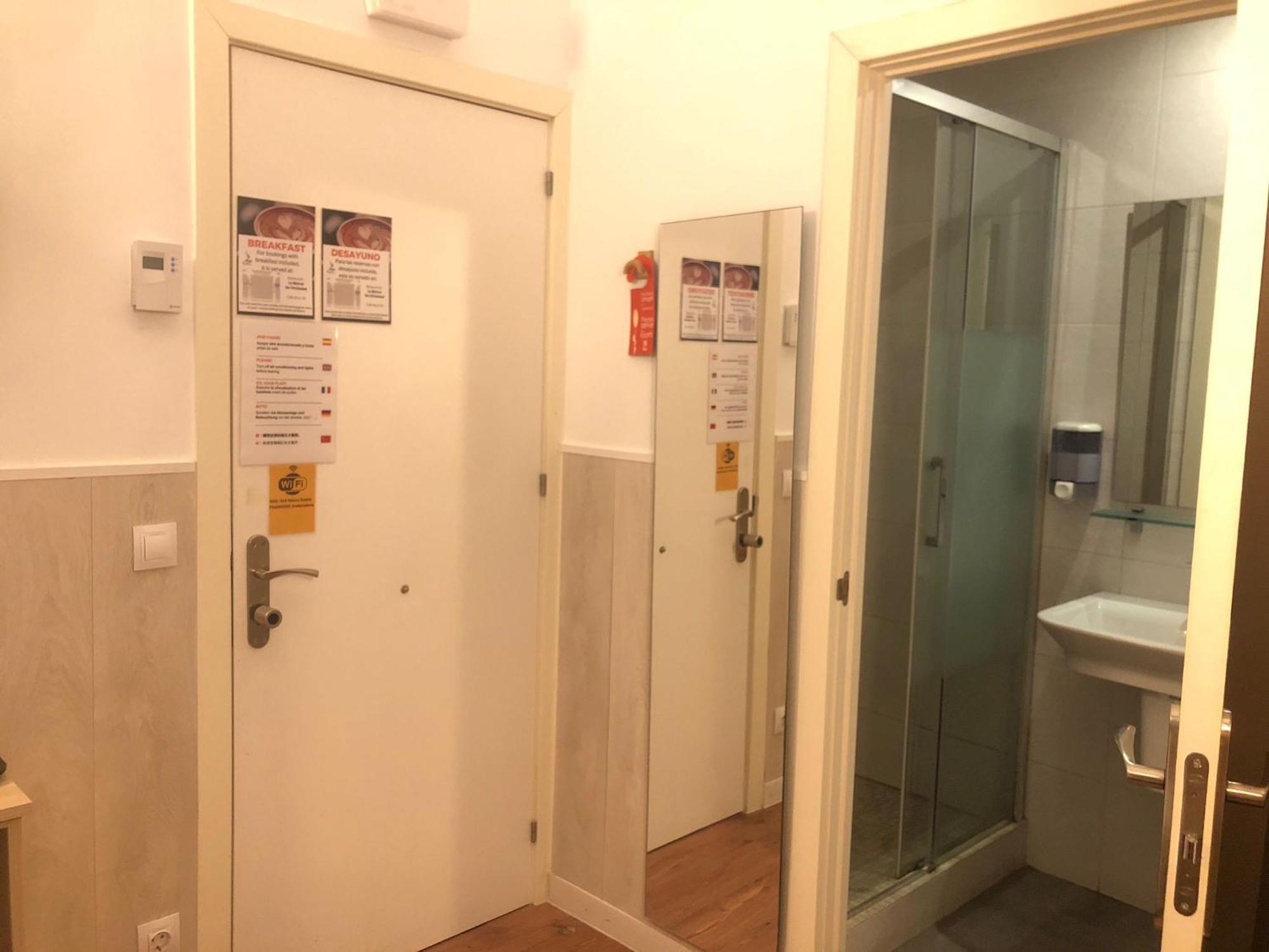 Hostal Live Natura Barcelona (Adults Only) Exterior photo